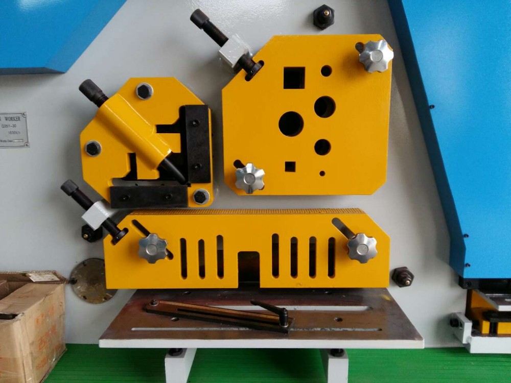 110 Ton Metal Sheet Press Corner Cutting Hydraulic Ironworker Machine 110 tonn metallplater press hjørneskjæring hydraulisk jernbearbeidingsmaskin