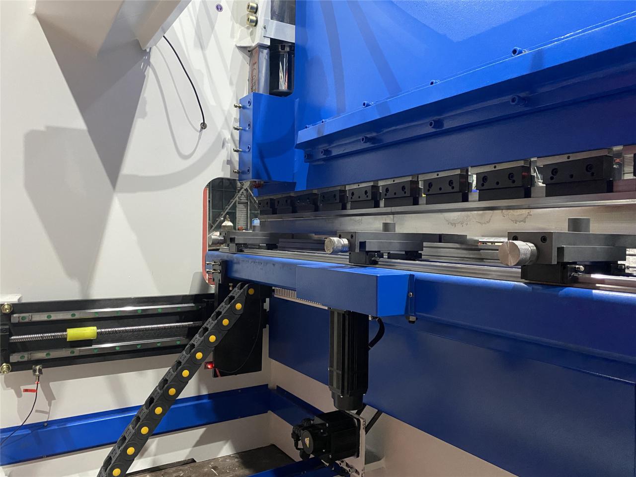 160t-4000 4-axis Cnc Hydraulic Bending Machine Press Brake 160t-4000 4-akset Cnc hydraulisk bøyemaskin kantpress