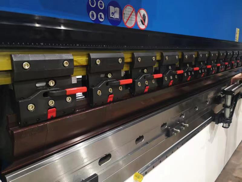 160t-4000 4-axis Cnc Hydraulic Bending Machine Press Brake 160t-4000 4-akset Cnc hydraulisk bøyemaskin kantpress