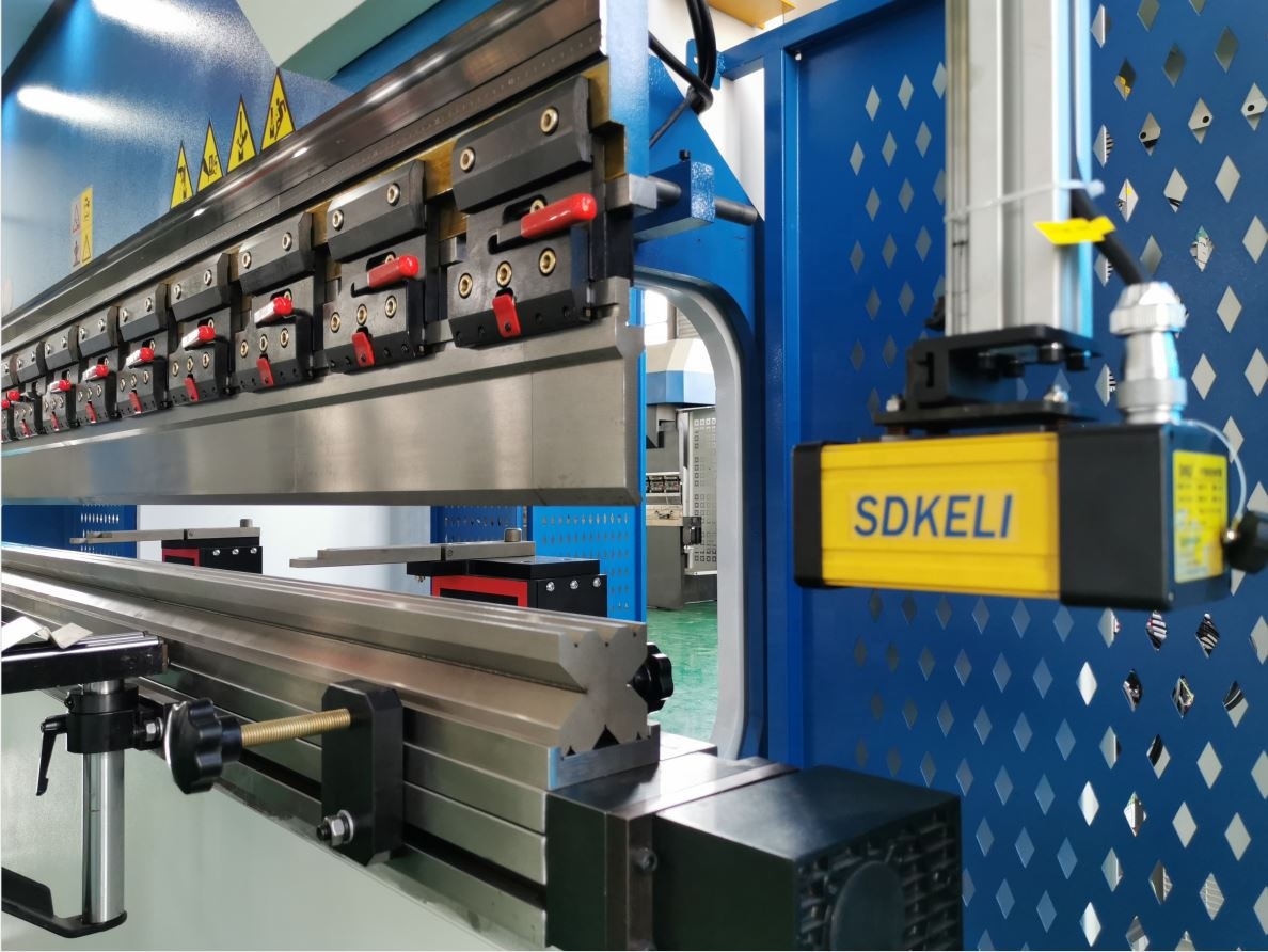 160t-4000 4-axis Cnc Hydraulic Bending Machine Press Brake 160t-4000 4-akset Cnc hydraulisk bøyemaskin kantpress