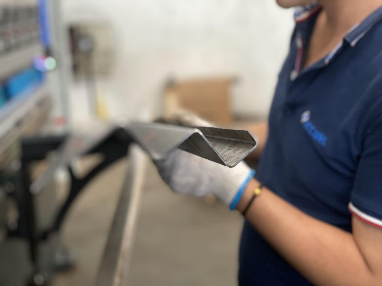 16mm Hydraulic Guillotine Shearing Machine For Sheet Metal Cutting 6 Meters 16mm hydraulisk giljotinklippemaskin for metallskjæring 6 meter