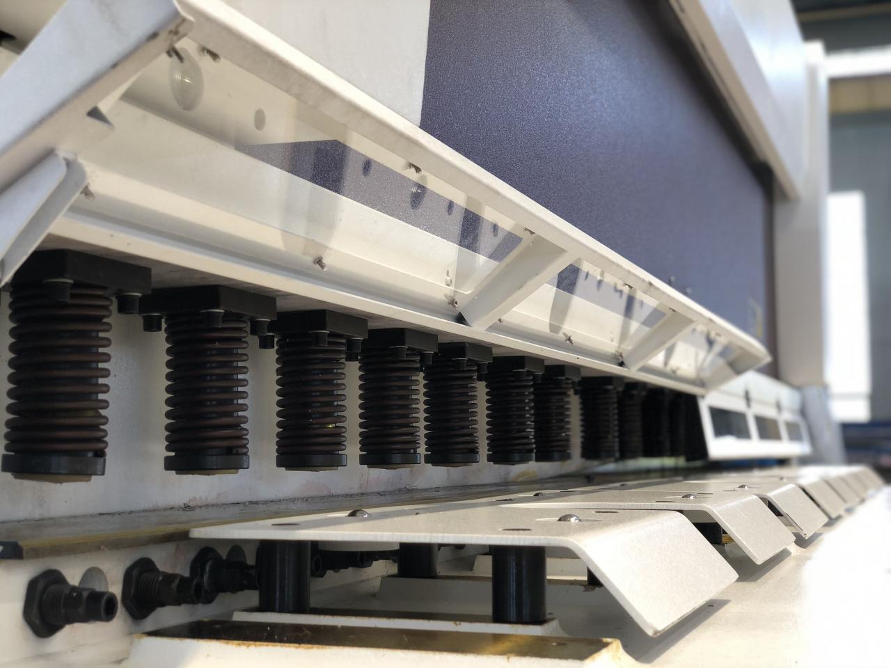 16mm Hydraulic Guillotine Shearing Machine For Sheet Metal Cutting 6 Meters 16mm hydraulisk giljotinklippemaskin for metallskjæring 6 meter