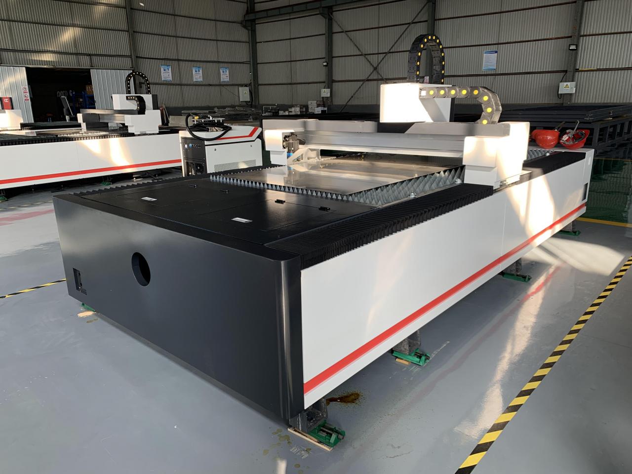 1kw 1.5kw 2kw Fiber Laser Cutting Machine For Metal Sheet Cutting 3000x1500mm 1kw 1,5kw 2kw fiberlaserskjæremaskin for skjæring av metallplater 3000x1500mm