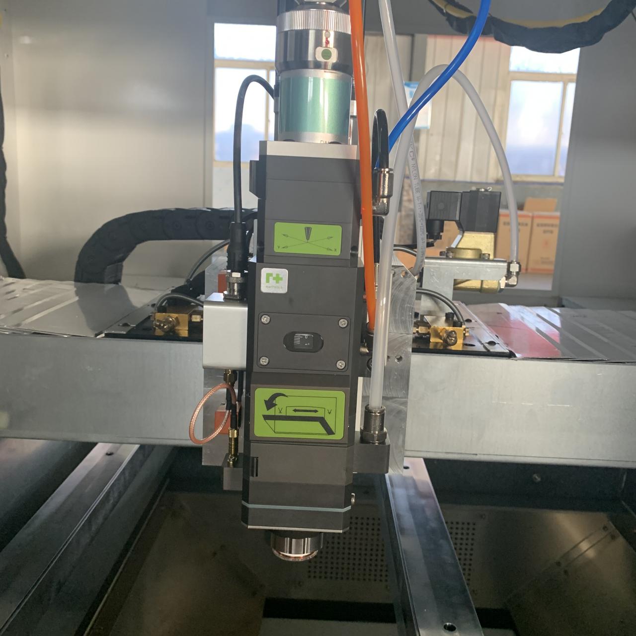 1kw 2kw Good Price Fiber Laser Cutting Machine For Sheet Metal 1kw 2kw God pris Fiberlaserskjæremaskin for metallplater