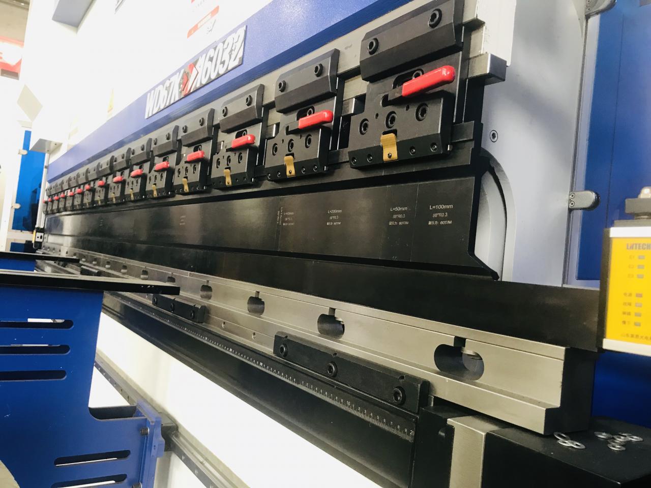 200t 300t Standard industriell kantpresse Cnc hydraulisk kantpressemaskin