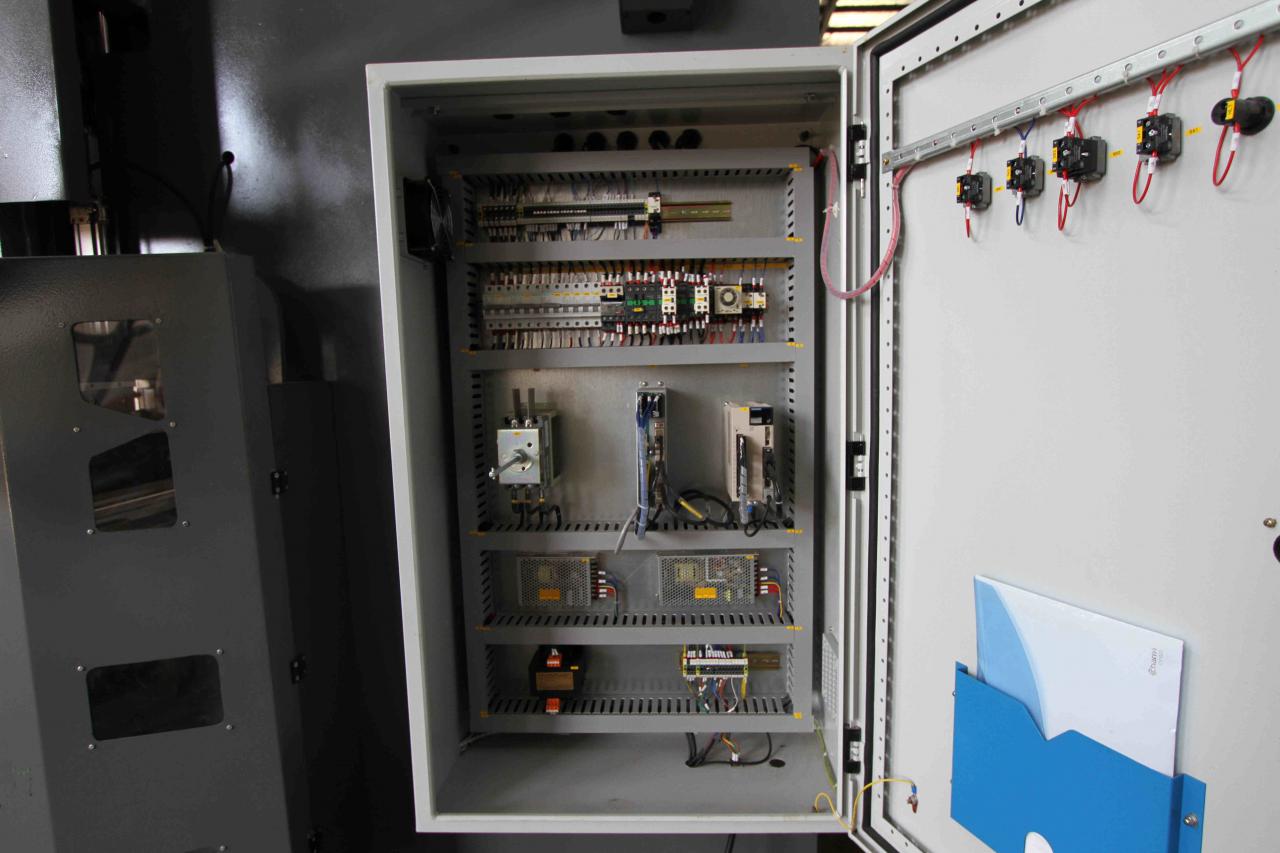 200t 300t Standard industriell kantpresse Cnc hydraulisk kantpressemaskin