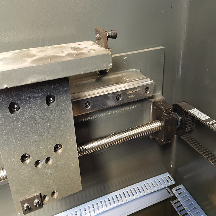 300t/4000 Hydraulic Press Brake Machine 300t/4000 hydraulisk kantpressemaskin