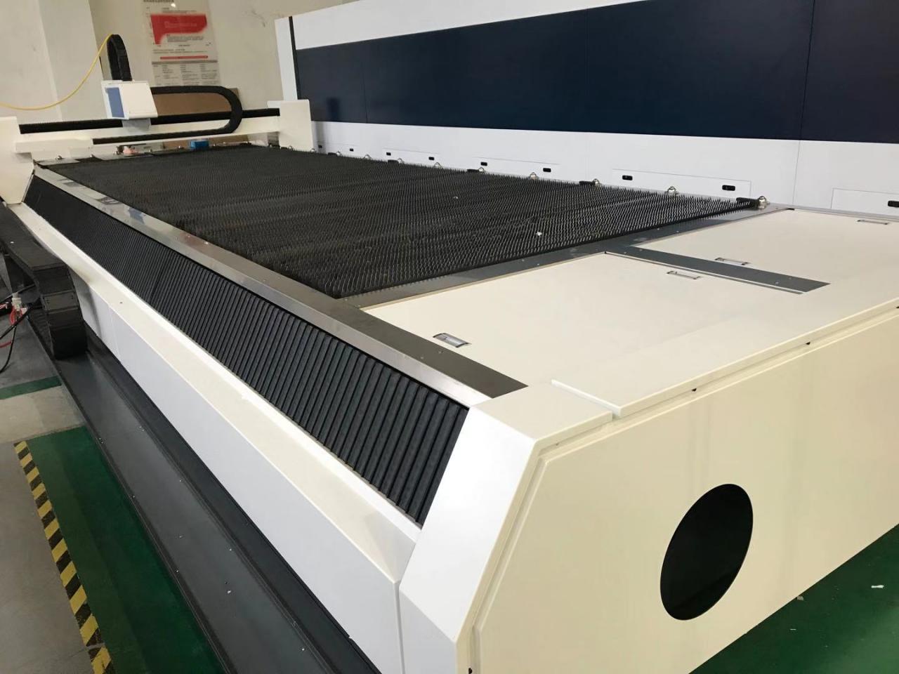 3015 4015 1kw To 6kw Cnc Fiber Laser Cutting Machine Raycus Laser Power 3015 4015 1kw til 6kw Cnc fiberlaserskjæremaskin Raycus Laser Power
