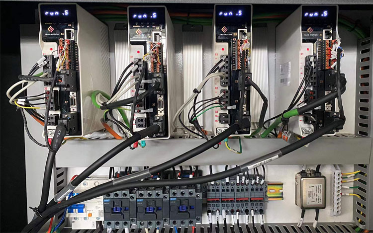 3015 Fiber Laser Cutting Machine For High-Speed Cutting Of 1-6mm Metal Materials 3015 fiberlaserskjæremaskin for høyhastighetsskjæring av 1-6 mm metallmaterialer