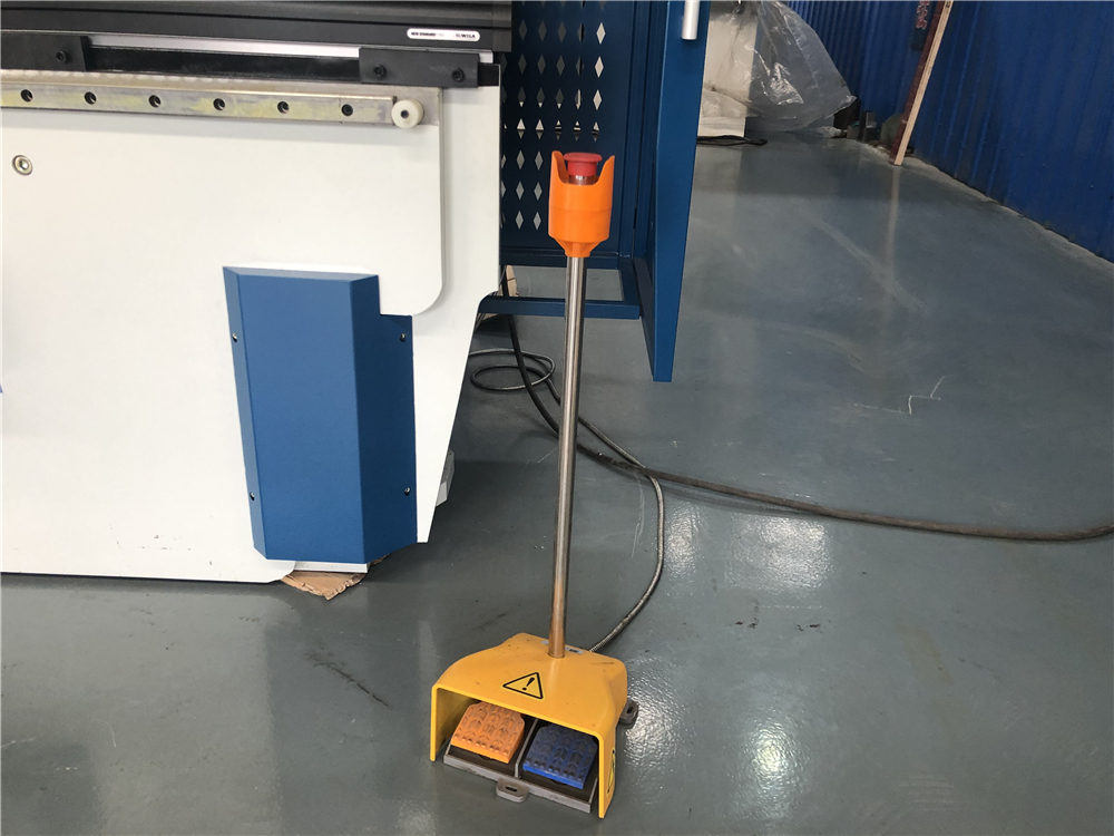 3+1 Axis Cnc Hydraulic Press Brake With Esa System 3+1 Axis Cnc Hydraulisk kantpress med Esa-system