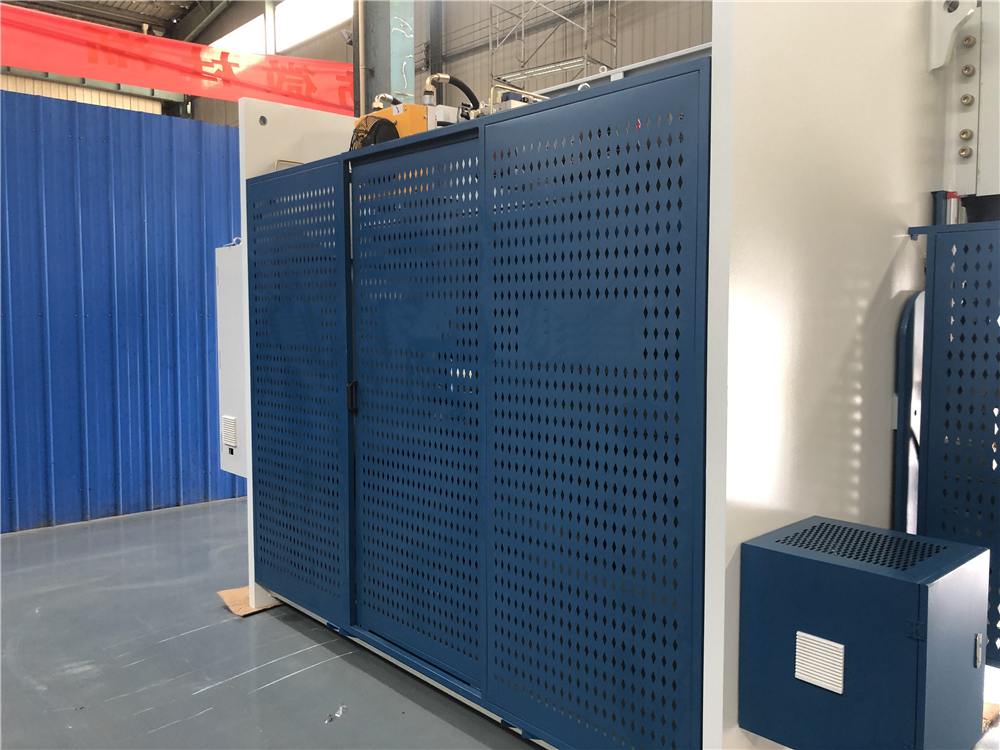 3+1 Axis Cnc Hydraulic Press Brake With Esa System 3+1 Axis Cnc Hydraulisk kantpress med Esa-system