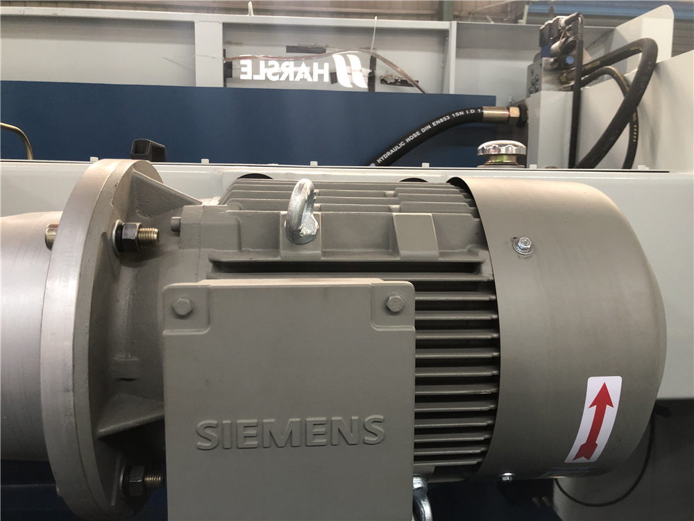 3+1 Axis Cnc Hydraulic Press Brake With Esa System 3+1 Axis Cnc Hydraulisk kantpress med Esa-system