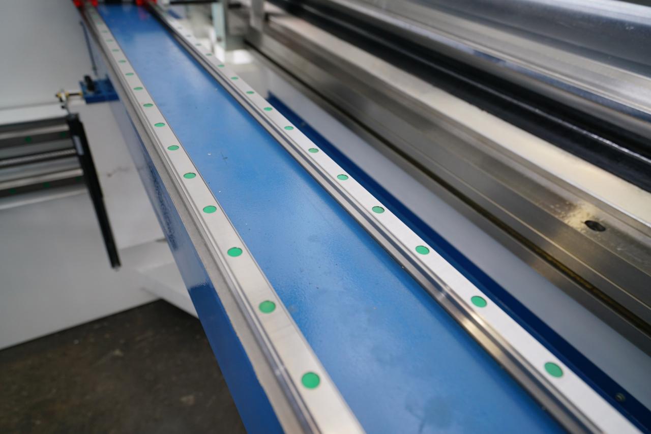 4 Axis Cnc Tandem Press Brake With Delem Da58t 2d Graphical Controller 4-akset Cnc Tandem kantpress med Delem Da58t 2d grafisk kontroller