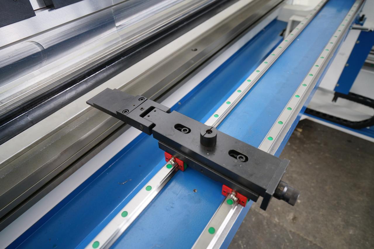 4 Axis Cnc Tandem Press Brake With Delem Da58t 2d Graphical Controller 4-akset Cnc Tandem kantpress med Delem Da58t 2d grafisk kontroller