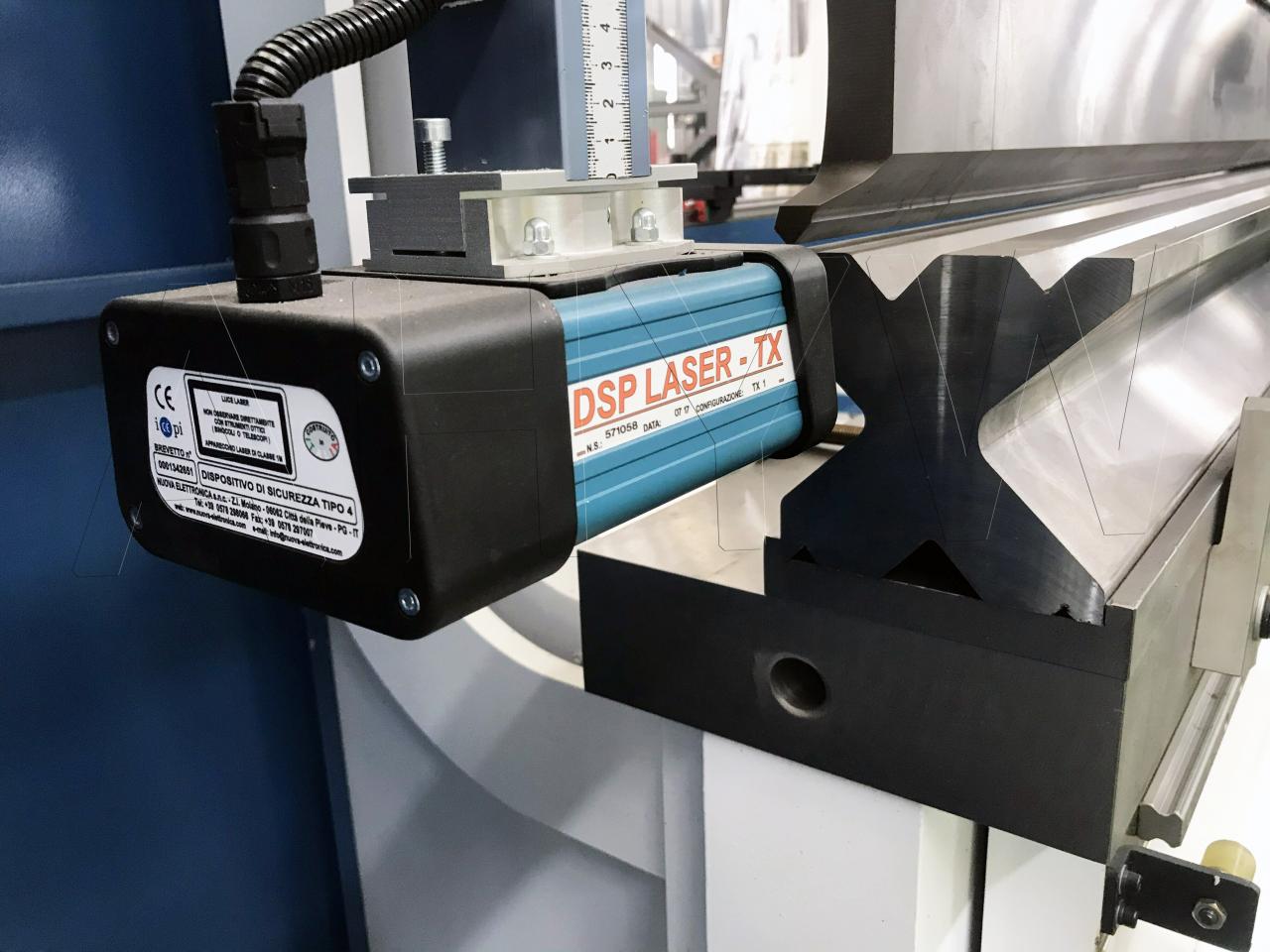 4 Axis Cnc Tandem Press Brake With Delem Da58t 2d Graphical Controller 4-akset Cnc Tandem kantpress med Delem Da58t 2d grafisk kontroller