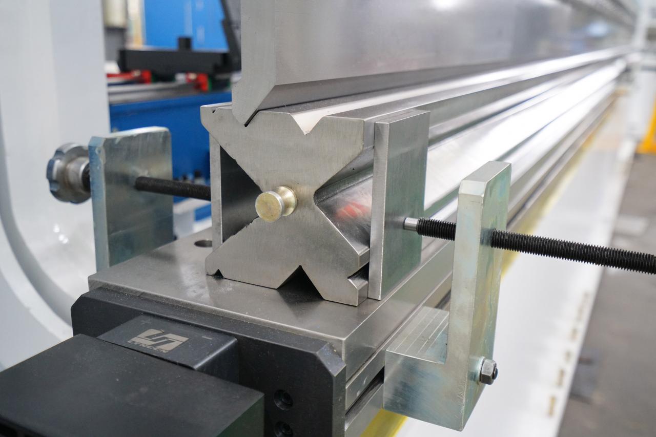 4 Axis Cnc Tandem Press Brake With Delem Da58t 2d Graphical Controller 4-akset Cnc Tandem kantpress med Delem Da58t 2d grafisk kontroller