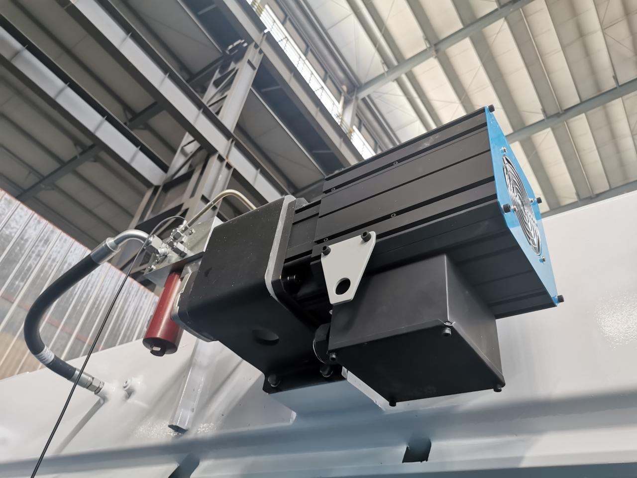 4 Axis Cnc Tandem Press Brake With Delem Da58t 2d Graphical Controller 4-akset Cnc Tandem kantpress med Delem Da58t 2d grafisk kontroller