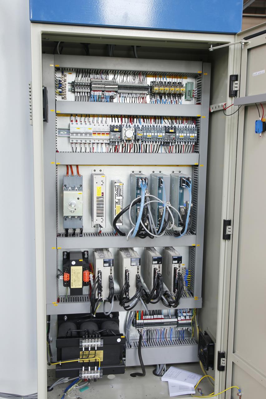 4 Axis Cnc Tandem Press Brake With Delem Da58t 2d Graphical Controller 4-akset Cnc Tandem kantpress med Delem Da58t 2d grafisk kontroller