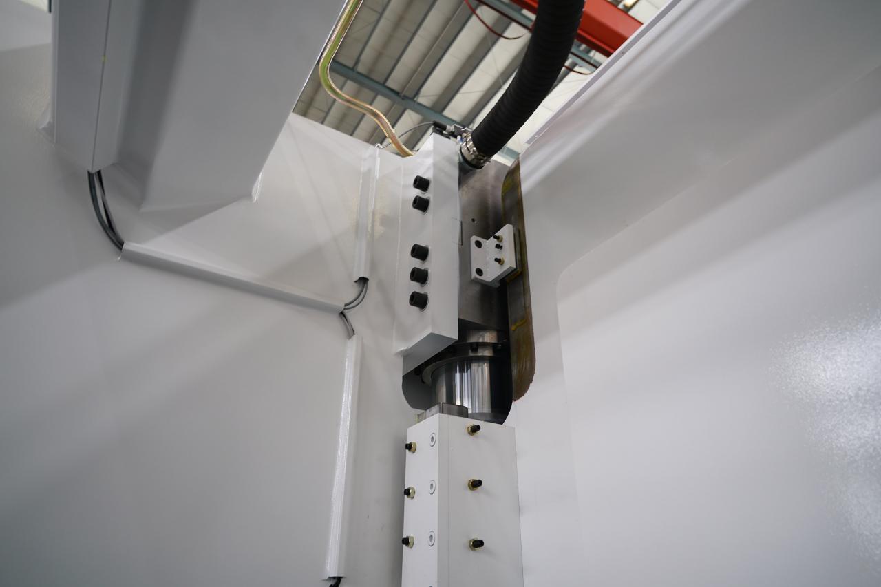 4 Axis Cnc Tandem Press Brake With Delem Da58t 2d Graphical Controller 4-akset Cnc Tandem kantpress med Delem Da58t 2d grafisk kontroller