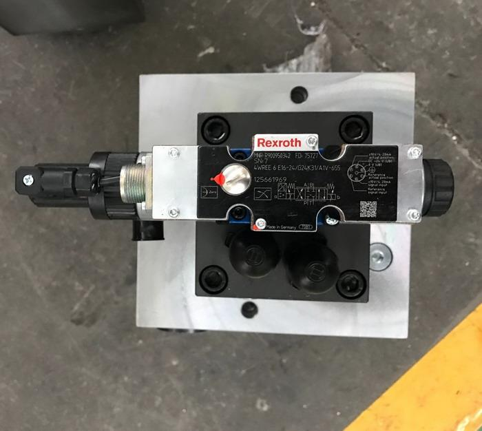 4 Axis Cnc Tandem Press Brake With Delem Da58t 2d Graphical Controller 4-akset Cnc Tandem kantpress med Delem Da58t 2d grafisk kontroller