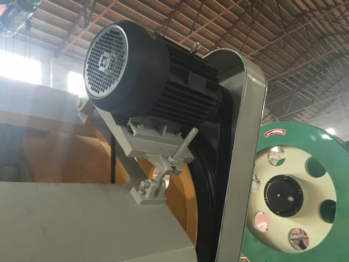 400 Ton Small Pneumatic Power Punch Press Mechanical Eccentric Punching Machine 400 tonn liten pneumatisk kraftstansepress Mekanisk eksentrisk stansemaskin