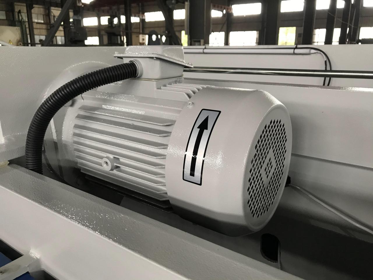 4mm Oem Qc11y-8x3200 Nc Hydraulic Guillotine Guillotine Shearing Machine 4mm OEM Qc11y-8x3200 Nc Hydraulisk giljotin giljotinklippemaskin