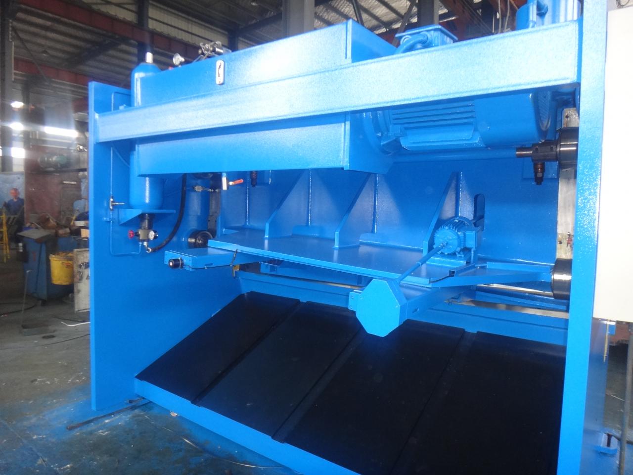 4mm Oem Qc11y-8x3200 Nc Hydraulic Guillotine Guillotine Shearing Machine 4mm OEM Qc11y-8x3200 Nc Hydraulisk giljotin giljotinklippemaskin