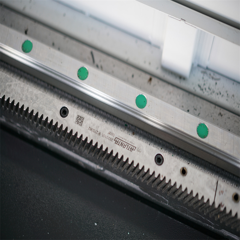 500W 1500W 4Kw Fiberlaserskjæremaskin Metalllaserskjærer 2000Watt 3kw