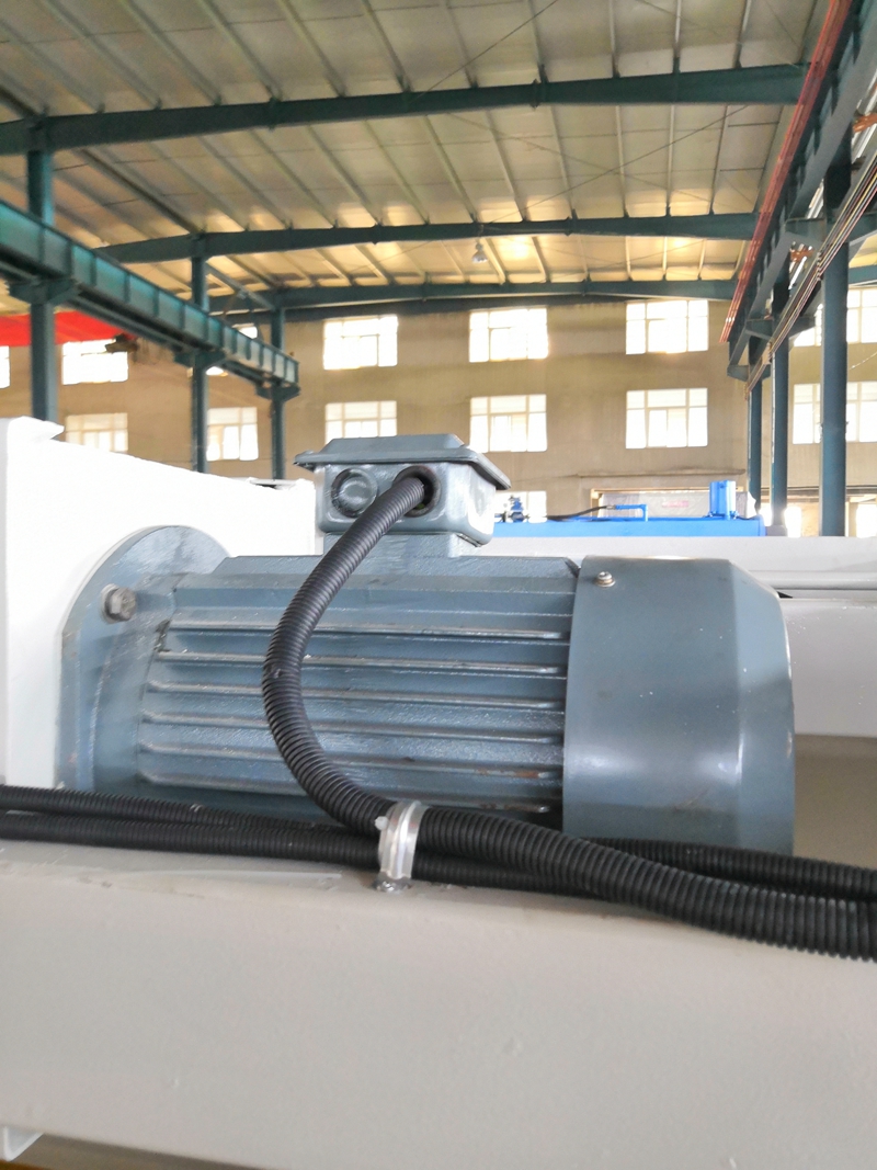 6mm Q11 Electric Sheet Plate Shearing Machine 8 Feet Sheet Metal Shearing Machine 6mm Q11 Elektrisk klippemaskin for plateplater 8 fot klippemaskin