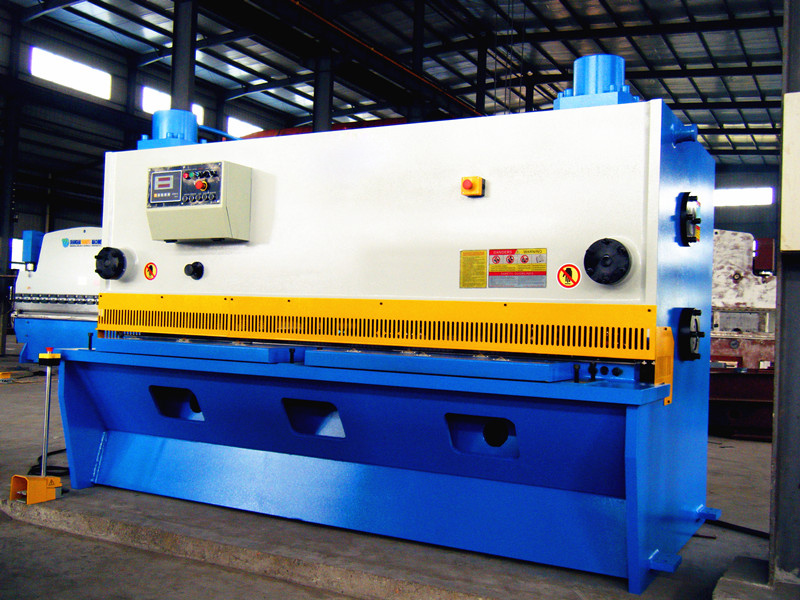Aluminium Cutting Machine Hydraulic Guillotine Shearing Machine Pendulum Plate Shears Aluminiumsskjæremaskin Hydraulisk giljotinklippemaskin Pendelplatesaks