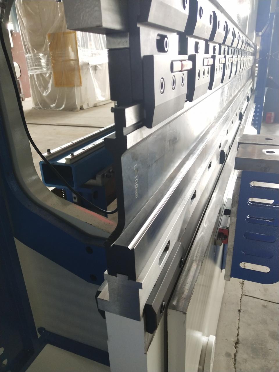 China Metal Hydraulic Press Brake Machine With Reasonable Price Kina metall hydraulisk kantpressemaskin med rimelig pris