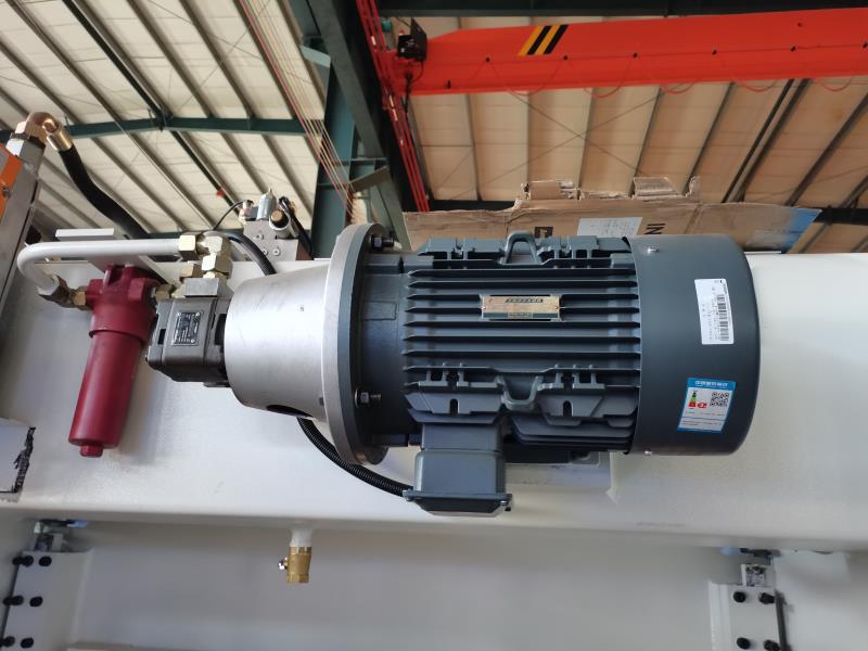 China Metal Hydraulic Press Brake Machine With Reasonable Price Kina metall hydraulisk kantpressemaskin med rimelig pris