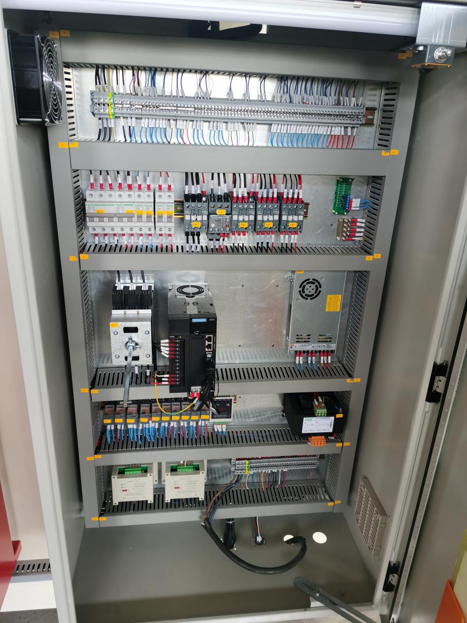 China Metal Hydraulic Press Brake Machine With Reasonable Price Kina metall hydraulisk kantpressemaskin med rimelig pris