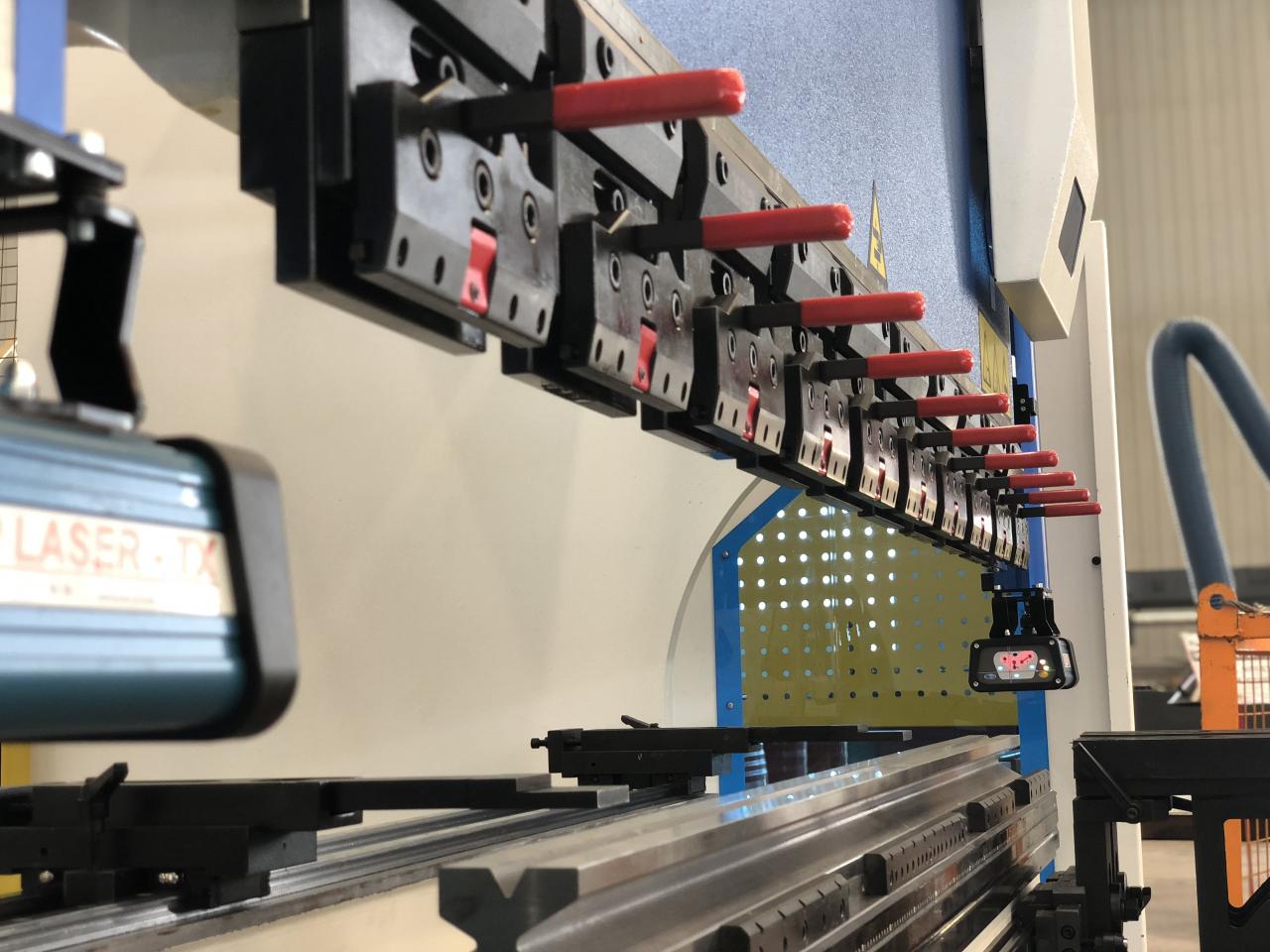 Cnc Hydraulic Bending Machine 160x3200 Press Brake Price Cnc Hydraulisk bøyemaskin 160x3200 kantpress Pris