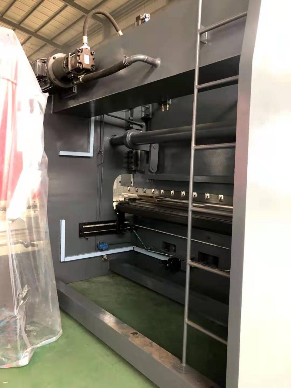 Da53t Cnc System Controller 125t4000 3+1 Axis Cnc Hydraulic Press Brake With Good Quality Da53t Cnc System Controller 125t4000 3+1 Axis Cnc Hydraulisk kantpress med god kvalitet