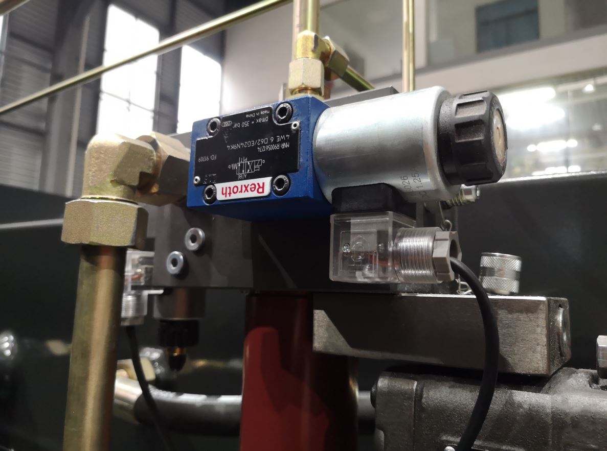 Delem Da66t 125 3+1 4+1 6+1 8+1 Cnc Hydraulic Press Brake For Metal Plate Bending Delem Da66t 125 3+1 4+1 6+1 8+1 Cnc Hydraulisk kantpresse for bøying av metallplater