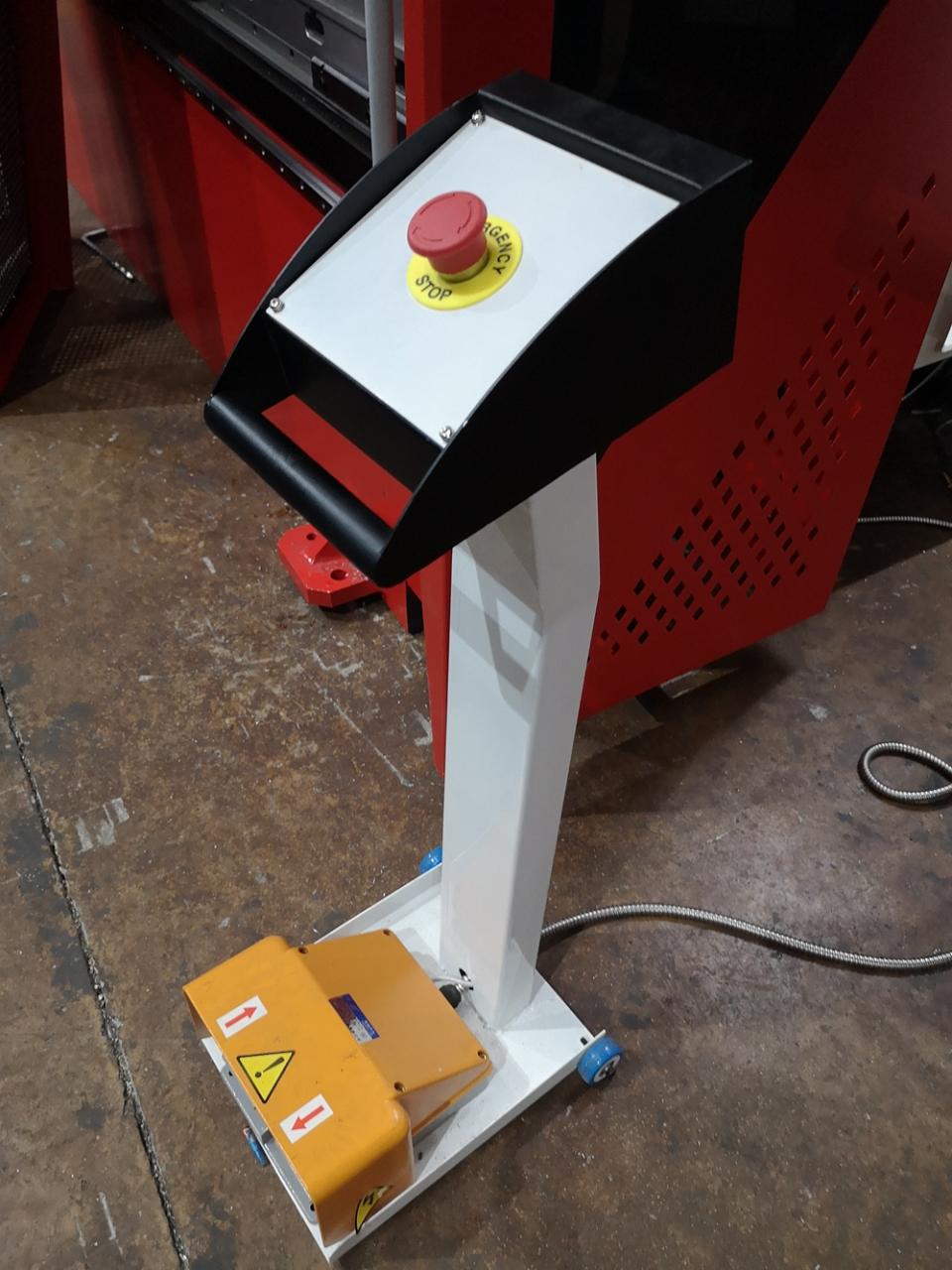 Delem Da66t 125 3+1 4+1 6+1 8+1 Cnc Hydraulic Press Brake For Metal Plate Bending Delem Da66t 125 3+1 4+1 6+1 8+1 Cnc Hydraulisk kantpresse for bøying av metallplater