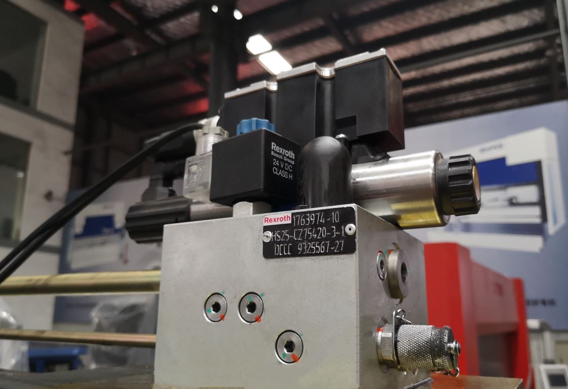 Delem Da66t 125 3+1 4+1 6+1 8+1 Cnc Hydraulic Press Brake For Metal Plate Bending Delem Da66t 125 3+1 4+1 6+1 8+1 Cnc Hydraulisk kantpresse for bøying av metallplater