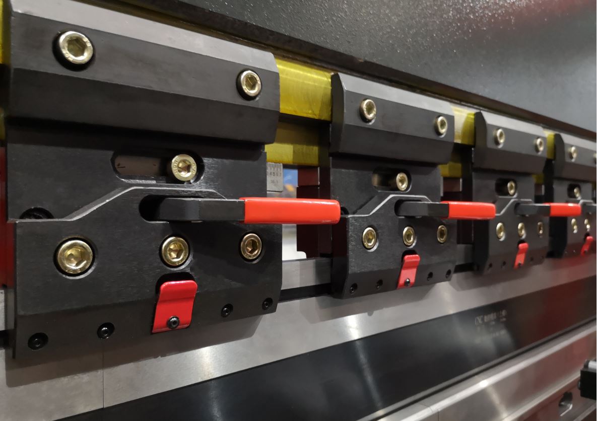 Delem Da66t 125 3+1 4+1 6+1 8+1 Cnc Hydraulic Press Brake For Metal Plate Bending Delem Da66t 125 3+1 4+1 6+1 8+1 Cnc Hydraulisk kantpresse for bøying av metallplater