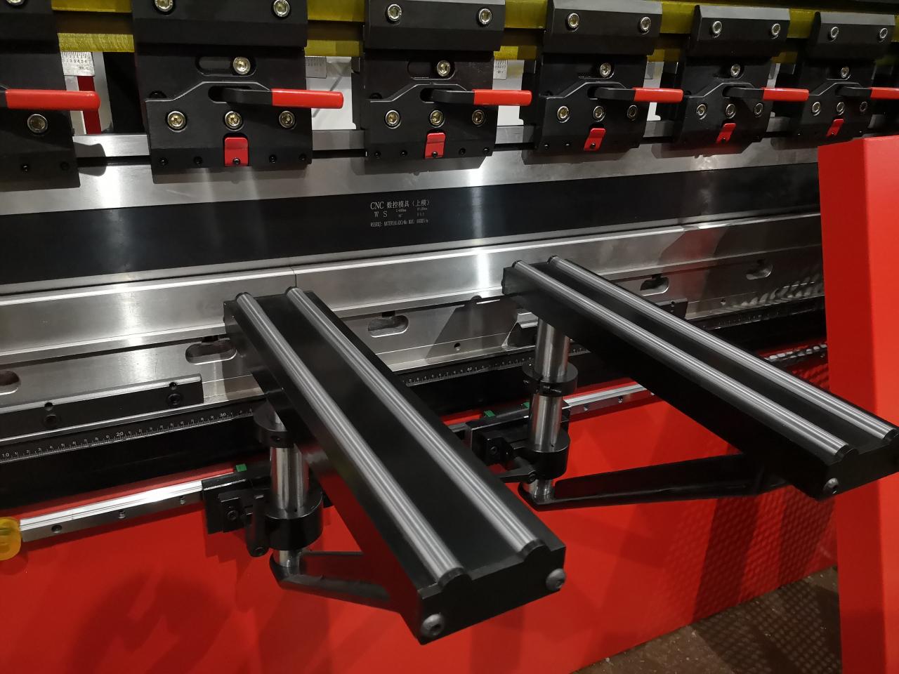 Delem Da66t 125 3+1 4+1 6+1 8+1 Cnc Hydraulic Press Brake For Metal Plate Bending Delem Da66t 125 3+1 4+1 6+1 8+1 Cnc Hydraulisk kantpresse for bøying av metallplater