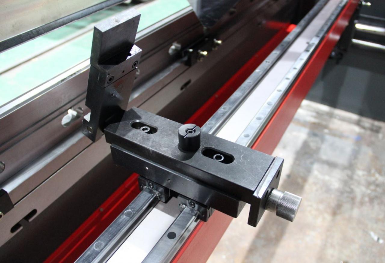 Delem Da66t 125 3+1 4+1 6+1 8+1 Cnc Hydraulic Press Brake For Metal Plate Bending Delem Da66t 125 3+1 4+1 6+1 8+1 Cnc Hydraulisk kantpresse for bøying av metallplater