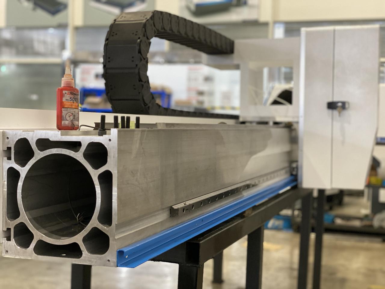 Fiberlaserskjæremaskin Masterline 8kw, 4000x2000mm, med Ipg-laserkilde