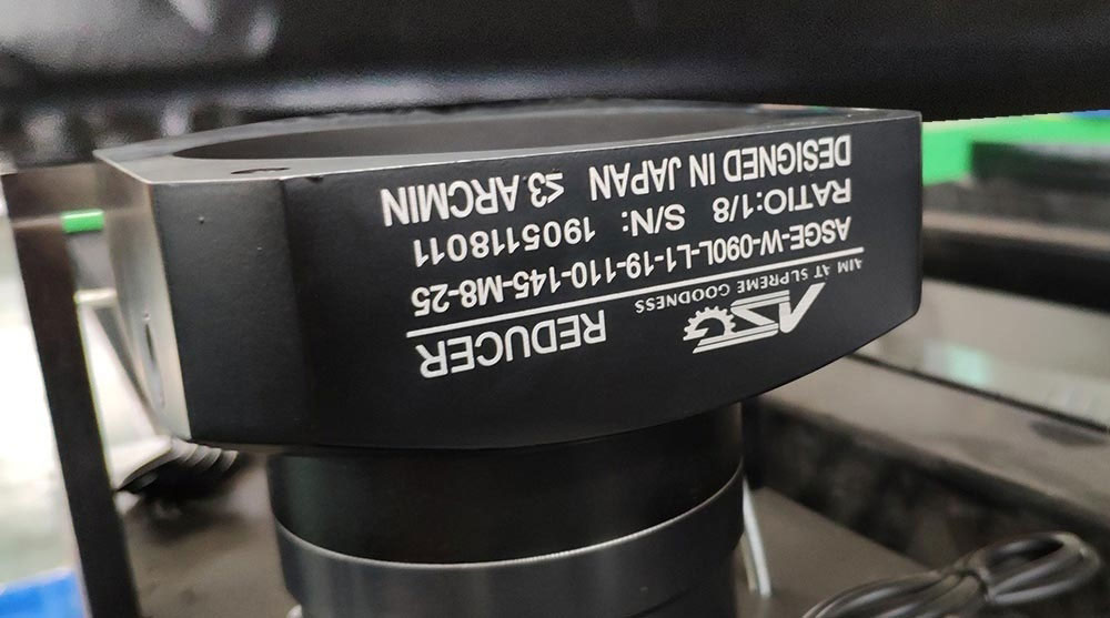 Høypresisjon 1000w fiberlaserskjæremaskin Pris