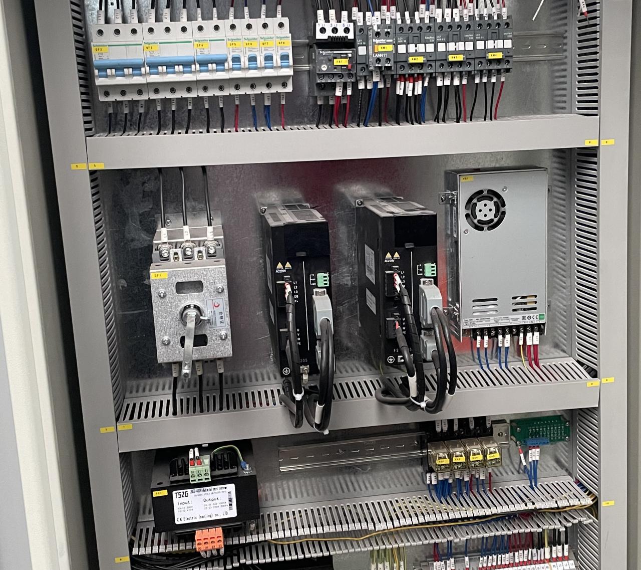 High Quality 3m Press Brake Machine Hydraulic 100 Ton For Sheet Metal Bending Høykvalitets 3m kantpressemaskin hydraulisk 100 tonn for platebøyning