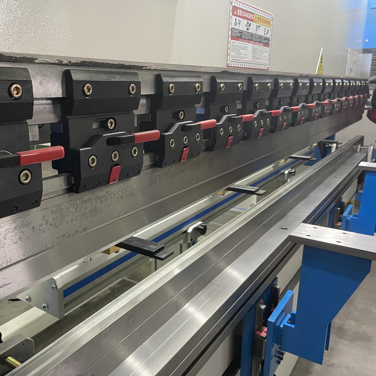 High Quality 3m Press Brake Machine Hydraulic 100 Ton For Sheet Metal Bending Høykvalitets 3m kantpressemaskin hydraulisk 100 tonn for platebøyning