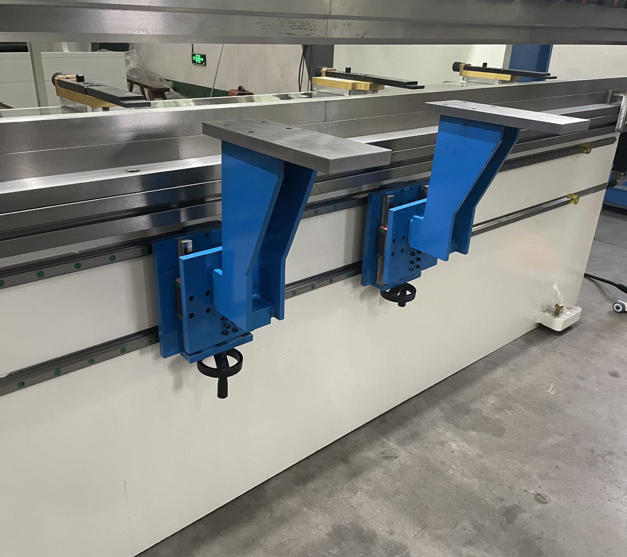 High Quality 3m Press Brake Machine Hydraulic 100 Ton For Sheet Metal Bending Høykvalitets 3m kantpressemaskin hydraulisk 100 tonn for platebøyning