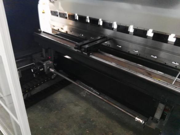 High Quality Sheet Metal Hydraulic Press Brake Machine Hydraulisk kantpressemaskin av høy kvalitet i metallplater