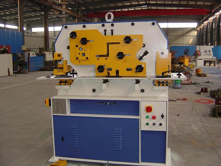 Manual Punch Iron Worker / Hydraulic Ironworker Machine Manuell Punch Iron Worker / Hydraulisk Ironworker Machine