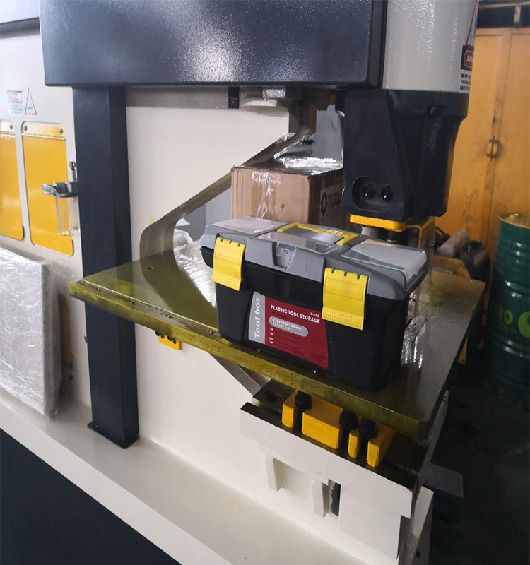 Metal Cutting Hydraulic Steelworkers Machine For Punching Cropping Notching Cutting Metallkutting Hydraulisk stålarbeidermaskin for stansing Beskjæring Hakkskjæring