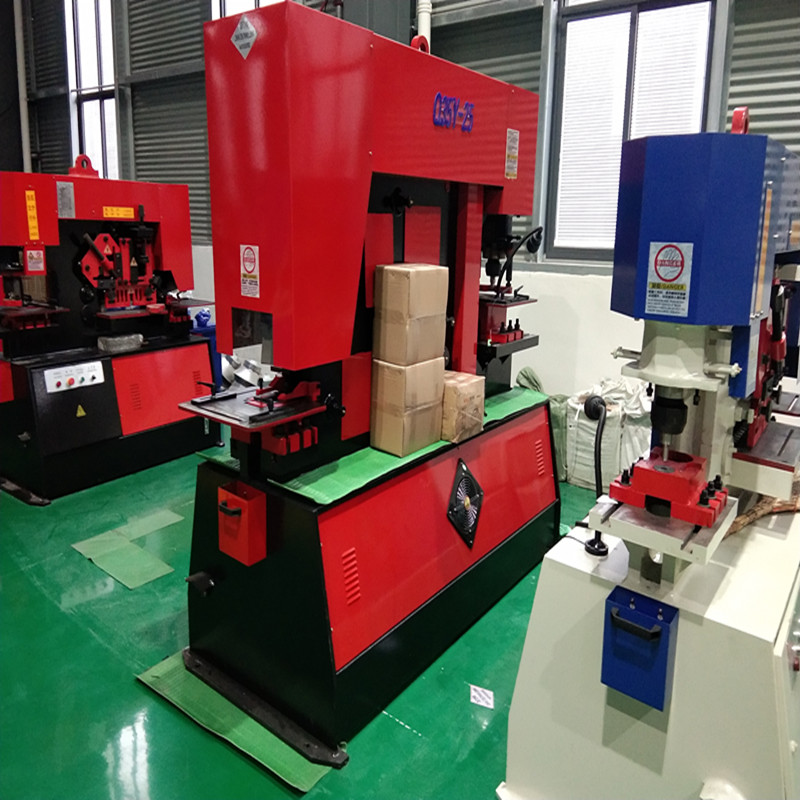 Q35y Series Hydraulic Ironworker Shearing And Punching Machine Q35y Series Hydraulisk Ironworker klippe- og stansemaskin